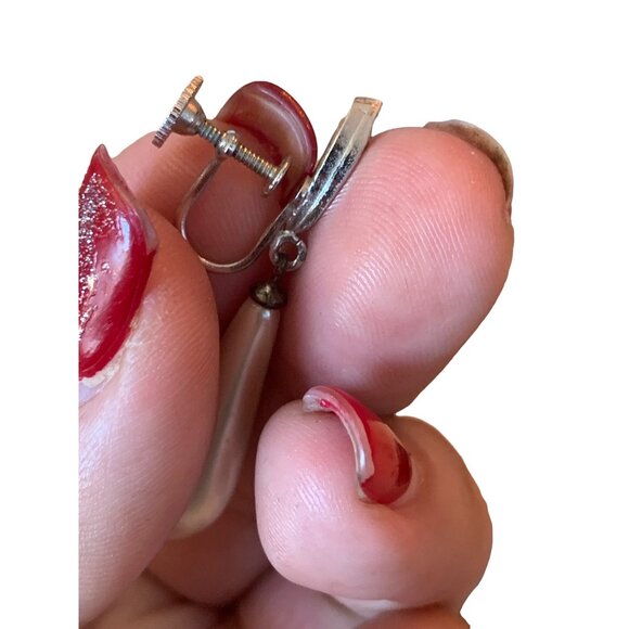🍒 2/$20 🍒 Vintage Screw Post Pearl Drop Earrings with Rhinestone Tops - Picture 4 of 5